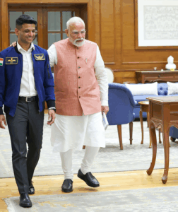 PM Modi Discusses Gaganyaan With IAF’s Shubhanshu Shukla