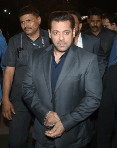 Salman Visit Dharmendra in Hospital