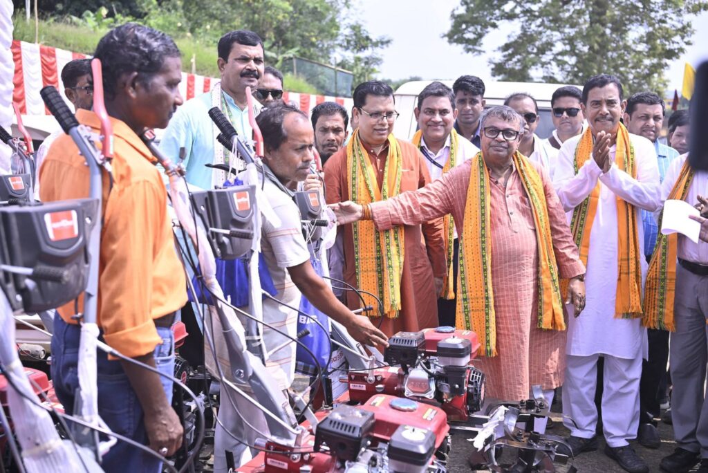 Tripura Farmers Receive Support for Grape Cultivation