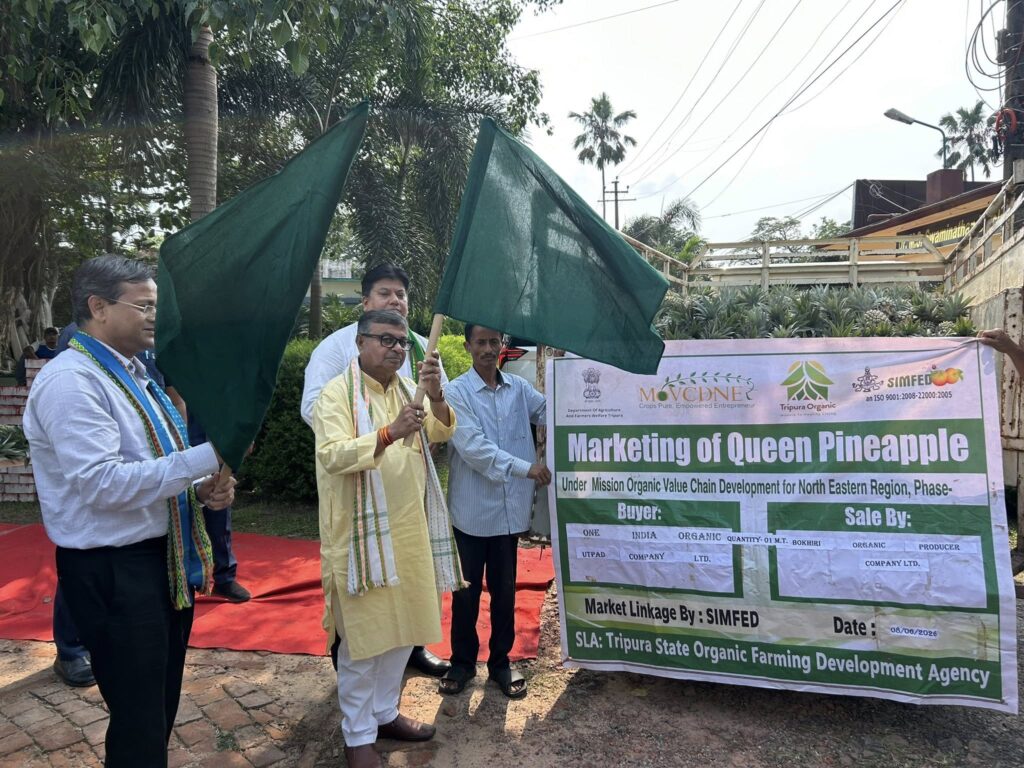 Queen Pineapple Shipment Flags Off for New Delhi