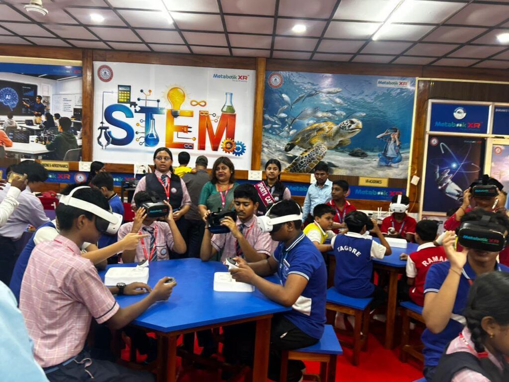 Students Explore Future Technologies at Bhavan’s Innovation Lab