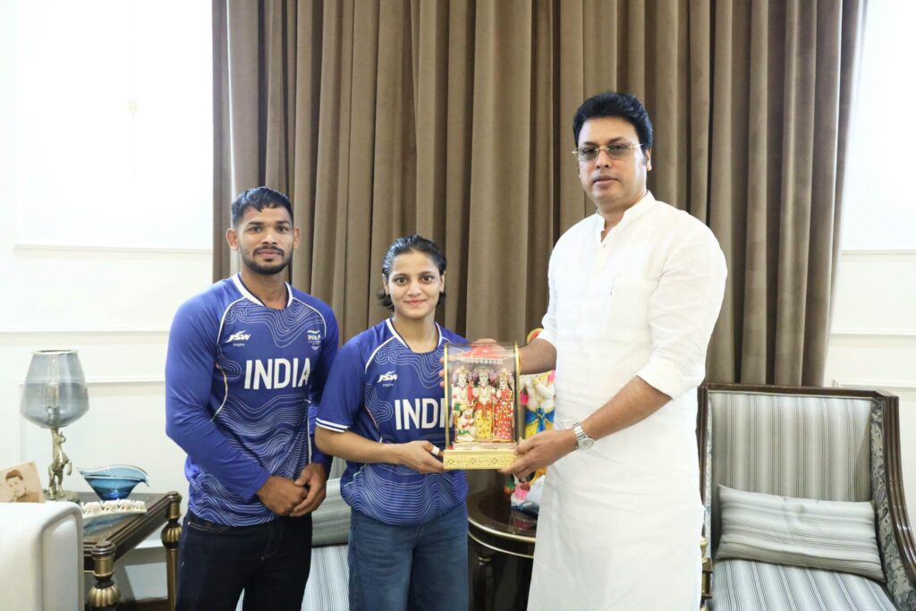 Commonwealth Games champion Asmita Dey receives Biplab Deb's felicitation