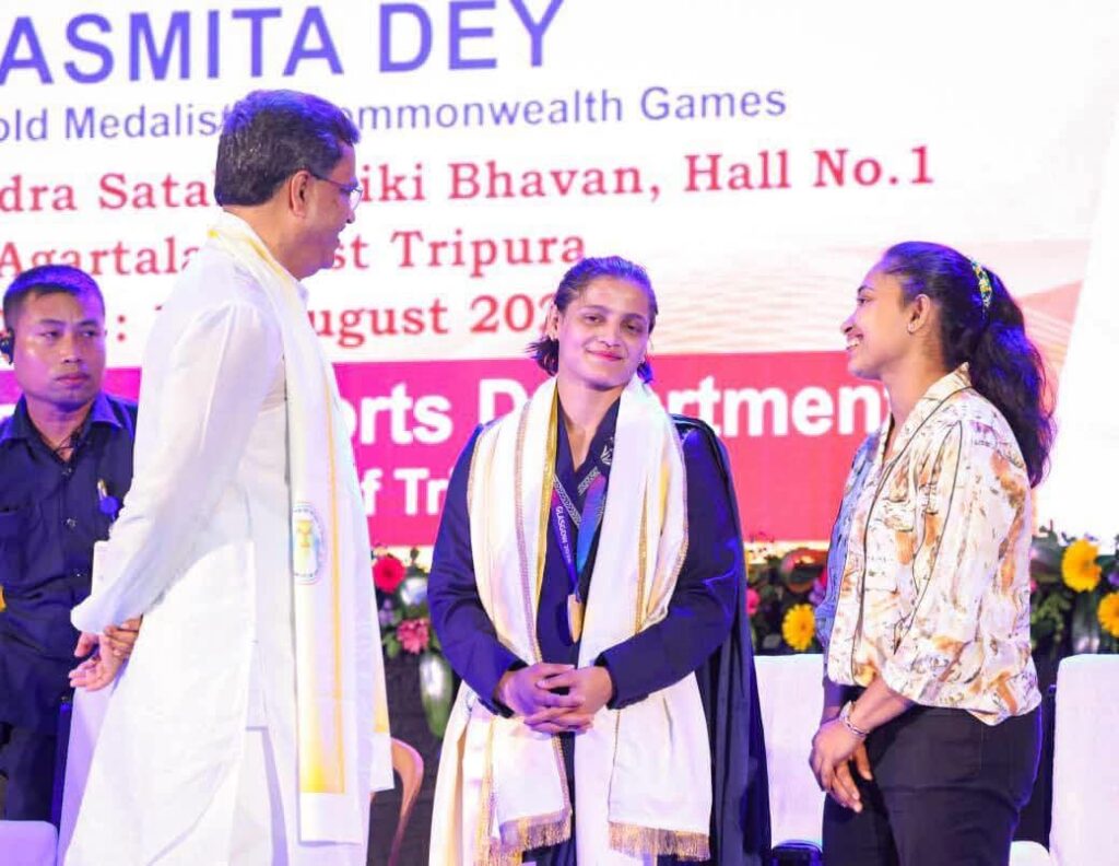 CM Manik Saha honours Asmita Dey for her historic Commonwealth Games gold.