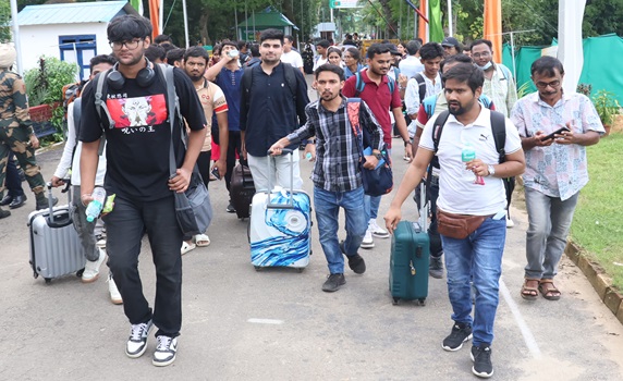 Indian Students return home amid Bangladesh curfew and Student-Security Forces clashes via Akhura Check post.