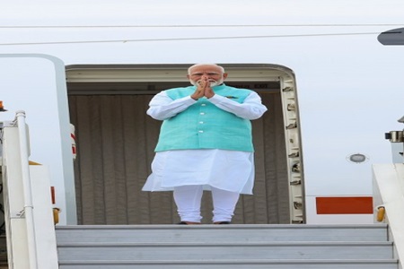 narendra modi arrives in russia