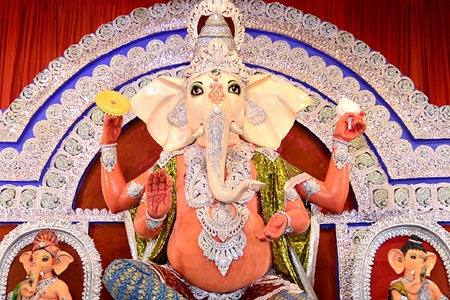 kolkata celebrates ganesh chaturthi