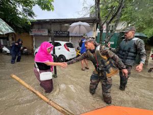 Assam-Rifles-in-action-in-Imphal.