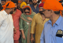 Kareena Kapoor’s Festive Visit to Gurudwara Wins Fans’ Hearts Kareena Kapoor’s Festive Visit to Gurudwara Wins Fans’ Hearts