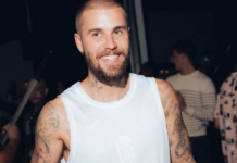 Justin Bieber stuns Grammys with Underwear Performance Surprise Justin Bieber stuns Grammys with Underwear Performance Surprise