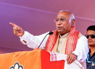 Kharge’s bold 5 Guarantees shake BJP in Assam Battle Kharge’s bold 5 Guarantees shake BJP in Assam Battle