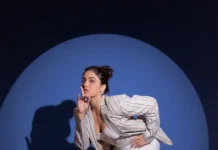 Akshay Kumar loses playful arm-wrestling match to Wamiqa Gabbi mid-flight Akshay Kumar loses playful arm-wrestling match to Wamiqa Gabbi mid-flight