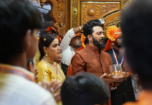 Riteish Genelia seek blessings before Raja Shivaji grand release Riteish Genelia seek blessings before Raja Shivaji grand release