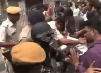 Bomb blast and clashes disrupt Bengal phase one polling Bomb blast and clashes disrupt West Bengal phase one polling