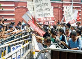 Judicial officers rescued after hours-long hostage drama in Malda Judicial officers rescued after hours-long hostage drama in Malda