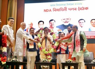 Tripura CM Congratulates Himanta Ahead of Assam Oath Ceremony Tripura CM Congratulates Himanta Ahead of Assam Oath Ceremony