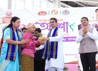 Cancer-Stricken ASHA Manager Wins Prestigious State Healthcare Honour Cancer-Stricken ASHA Manager Wins Prestigious State Healthcare Honour