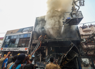 18 Killed in Lucknow Fire; PM Modi, CM Yogi Announce Ex Gratia for Victims 18 Killed in Lucknow Fire; PM Modi, CM Yogi Announce Ex Gratia for Victims