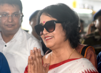 Taslima Nasrin returns to Kolkata after 19 years Taslima Nasrin returns to Kolkata after 19 years
