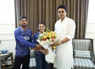 Biplab Deb honours CWG champion Asmita Dey in Delhi Biplab Deb honours CWG champion Asmita Dey in Delhi