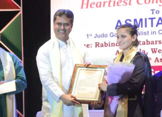 Asmita Dey felicitated with Rs 10 lakh and land allotment after CWG gold Asmita Dey felicitated with Rs 10 lakh and land allotment after CWG gold