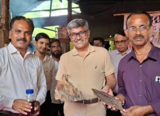 DoNER Ministry official inspects agar plantations and processing units in Tripura DoNER Ministry official inspects agar plantations and processing units in Tripura