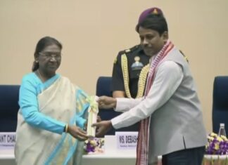 Ranjan Debnath Receives National Teachers’ Award from President Murmu Ranjan Debnath Receives National Teachers’ Award from President Murmu