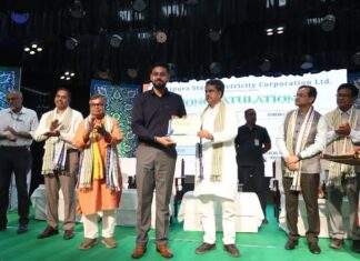 CM hands over job letters to 211 in the Agri and Power deptts CM hands over job letters to 211 in the Agri and Power deptts