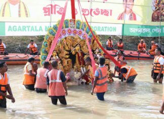Sharodotsav Ends Peacefully With Durga Idol Immersion at Dashamighat Sharodotsav Ends Peacefully With Durga Idol Immersion at Dashamighat
