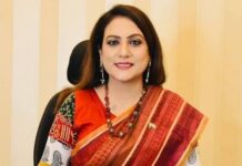 Tripura IAS Officer Sonal Goel Scales Kilimanjaro for Cancer Awareness Tripura IAS Officer Sonal Goel Scales Kilimanjaro for Cancer Awareness