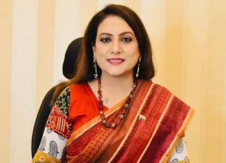 Tripura IAS Officer Sonal Goel Scales Kilimanjaro for Cancer Awareness Tripura IAS Officer Sonal Goel Scales Kilimanjaro for Cancer Awareness