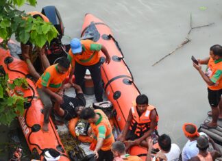Bihar Tragedy: 13 Children Dead After Boat Capsizes in Ganga Bihar Tragedy: 13 Children Dead After Boat Capsizes in Ganga